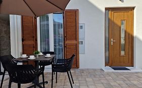 Apartments Miamare